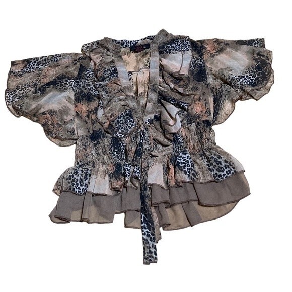 Pink Collection women’s leopard print ruffled blouse with 1/4 butterfly sleeves. - Picture 5 of 8